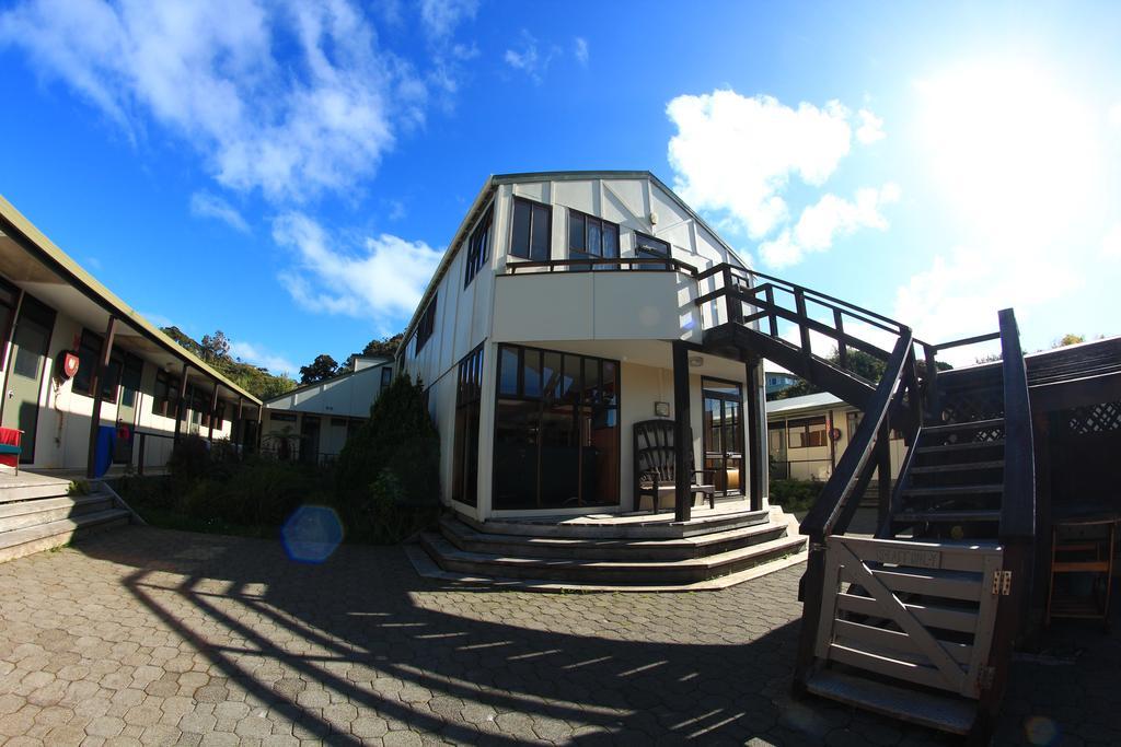 A Pousada Stewart Island Backpackers Half-moon Bay Exterior foto