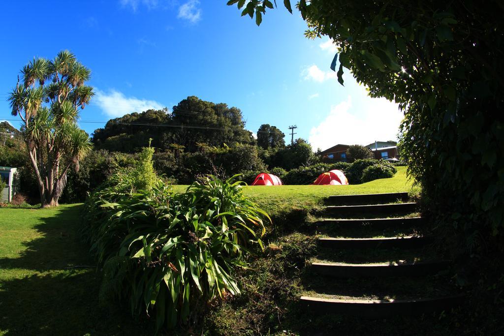 A Pousada Stewart Island Backpackers Half-moon Bay Exterior foto