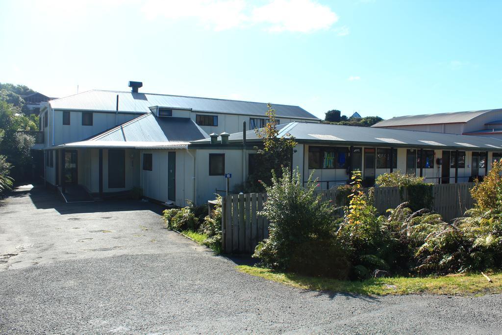 A Pousada Stewart Island Backpackers Half-moon Bay Exterior foto