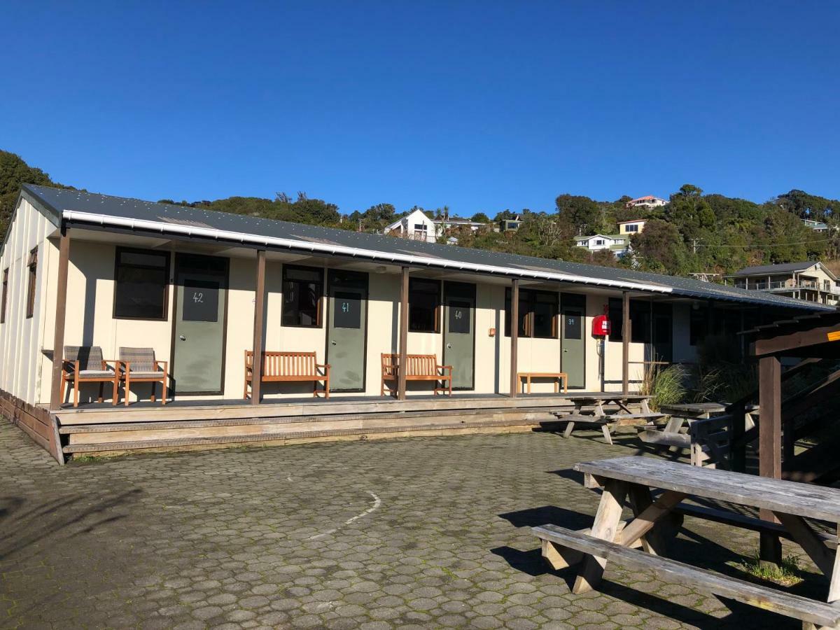A Pousada Stewart Island Backpackers Half-moon Bay Exterior foto
