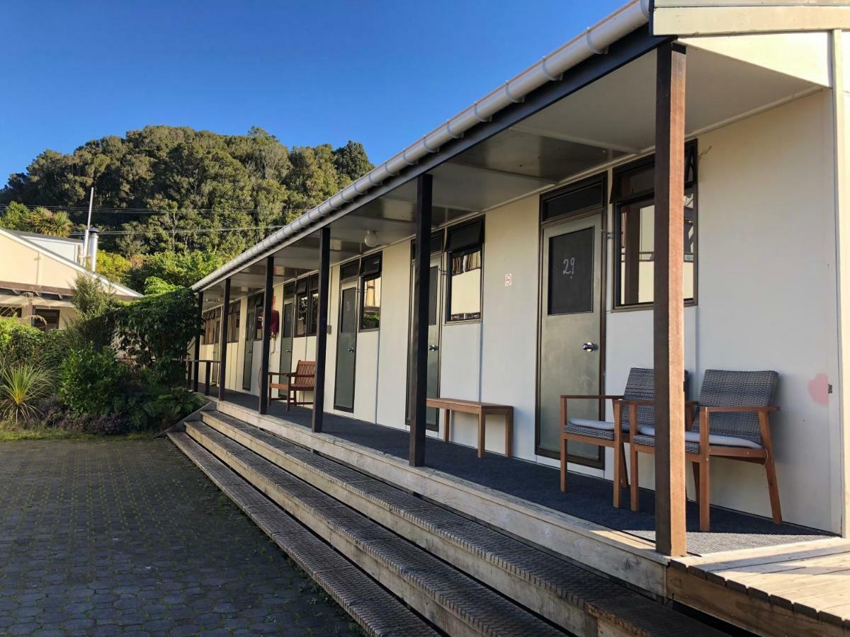 A Pousada Stewart Island Backpackers Half-moon Bay Exterior foto