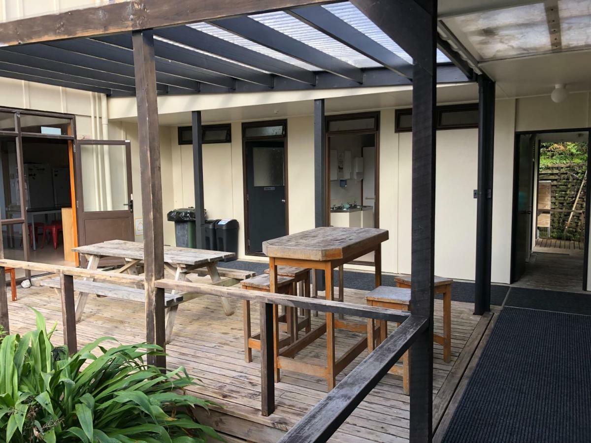 A Pousada Stewart Island Backpackers Half-moon Bay Exterior foto