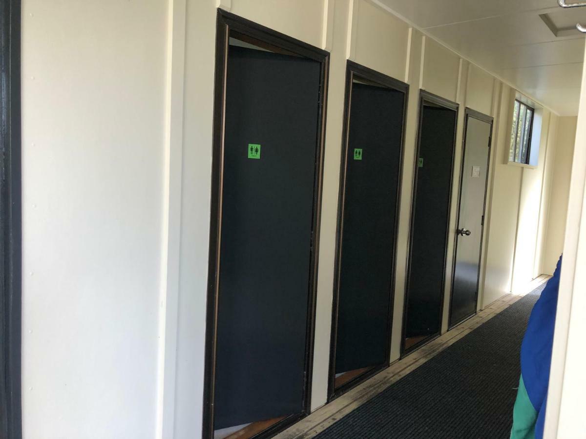 A Pousada Stewart Island Backpackers Half-moon Bay Exterior foto