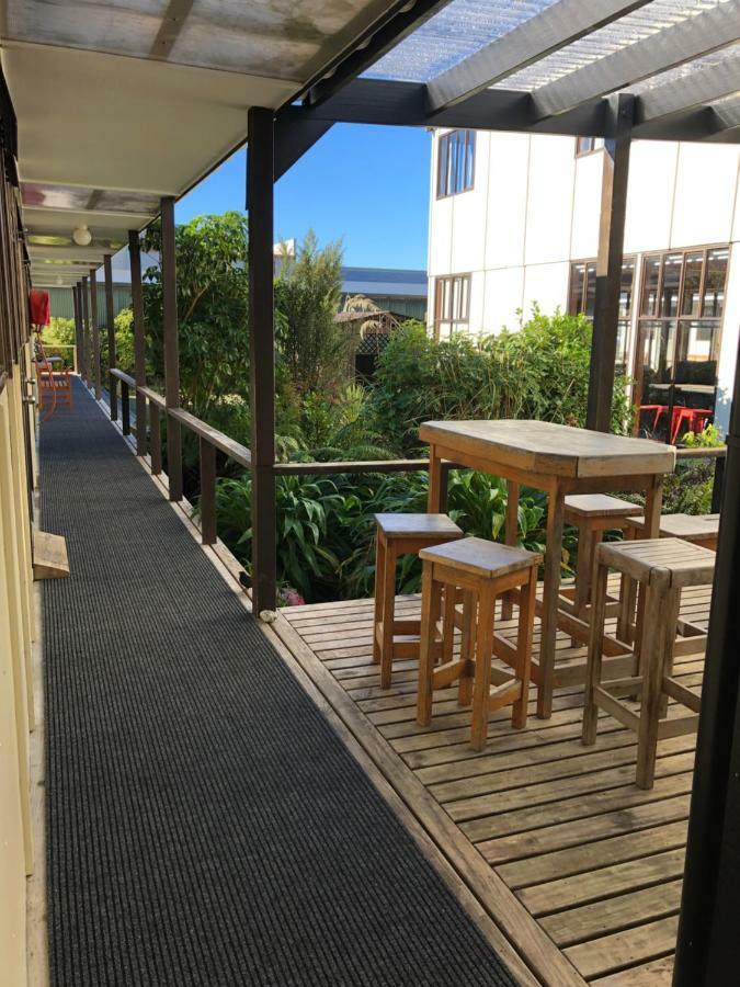 A Pousada Stewart Island Backpackers Half-moon Bay Exterior foto